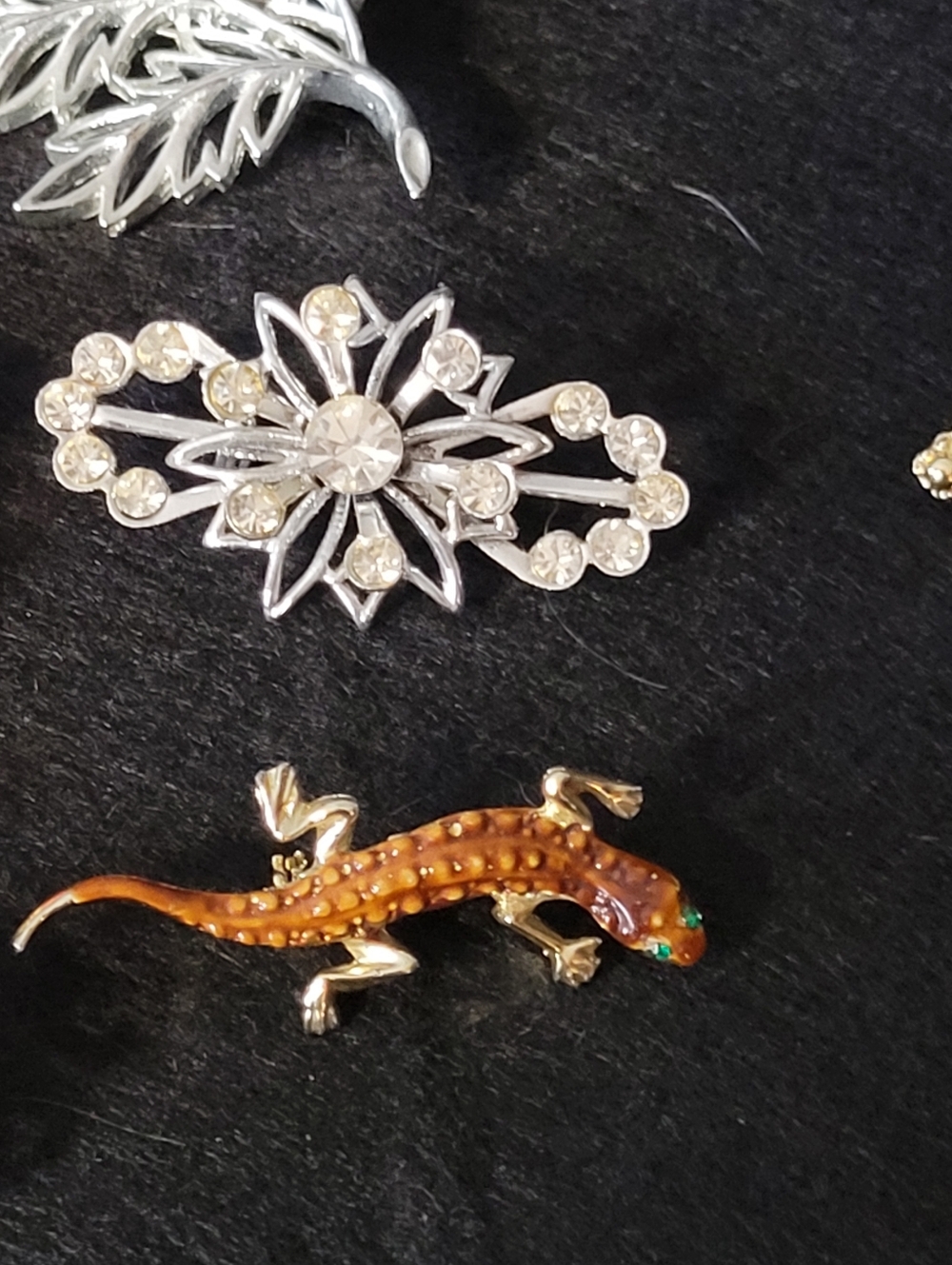 Vintage Brooch Assortment - Picture 4 of 8